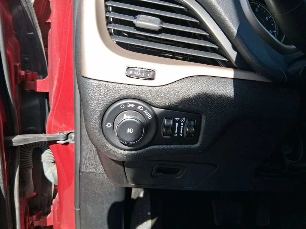 Used 2015 Deep Cherry Red Crystal Pearlcoat Jeep Limited image 18