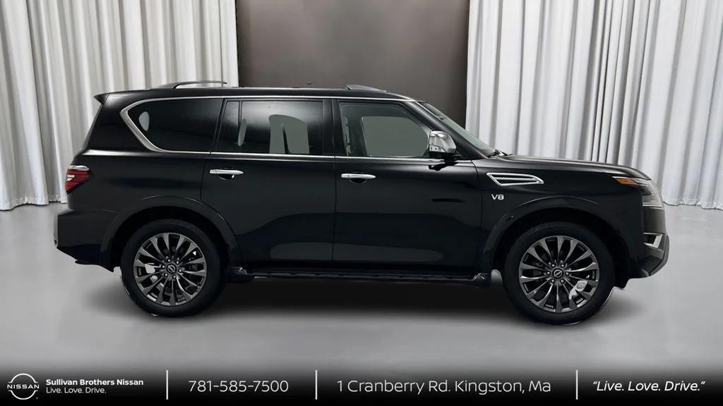 Used 2022 Black Nissan Platinum image 4
