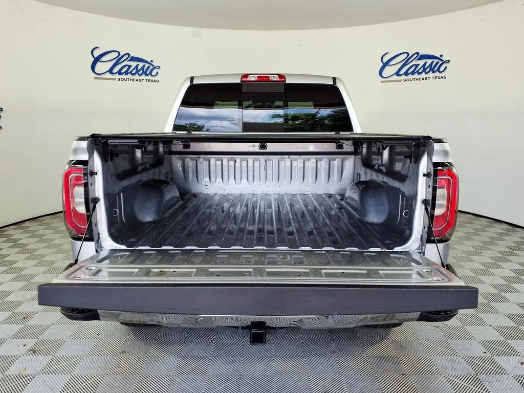 Used 2018 QUICKSILVER METALLIC GMC SLT image 5