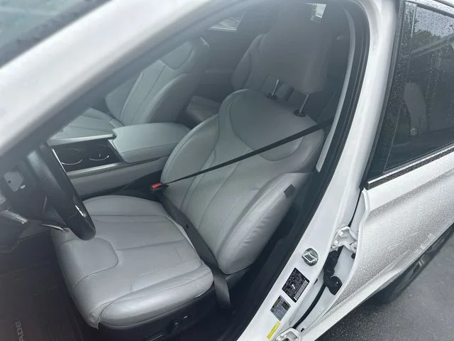 Used 2022 White Hyundai SEL image 12