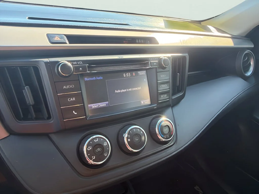 Used 2018 Super White Toyota LE image 22
