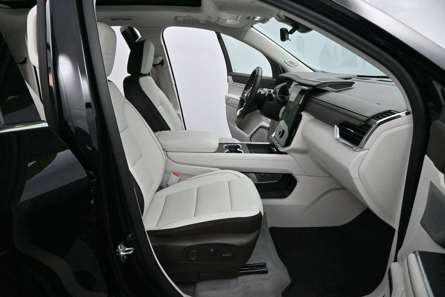 Used 2024 Ebony Twilight Metallic GMC AWD Denali image 35