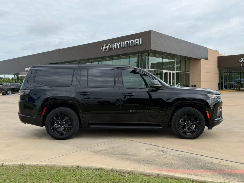 Used 2026 BLACK Jeep Upland image 7
