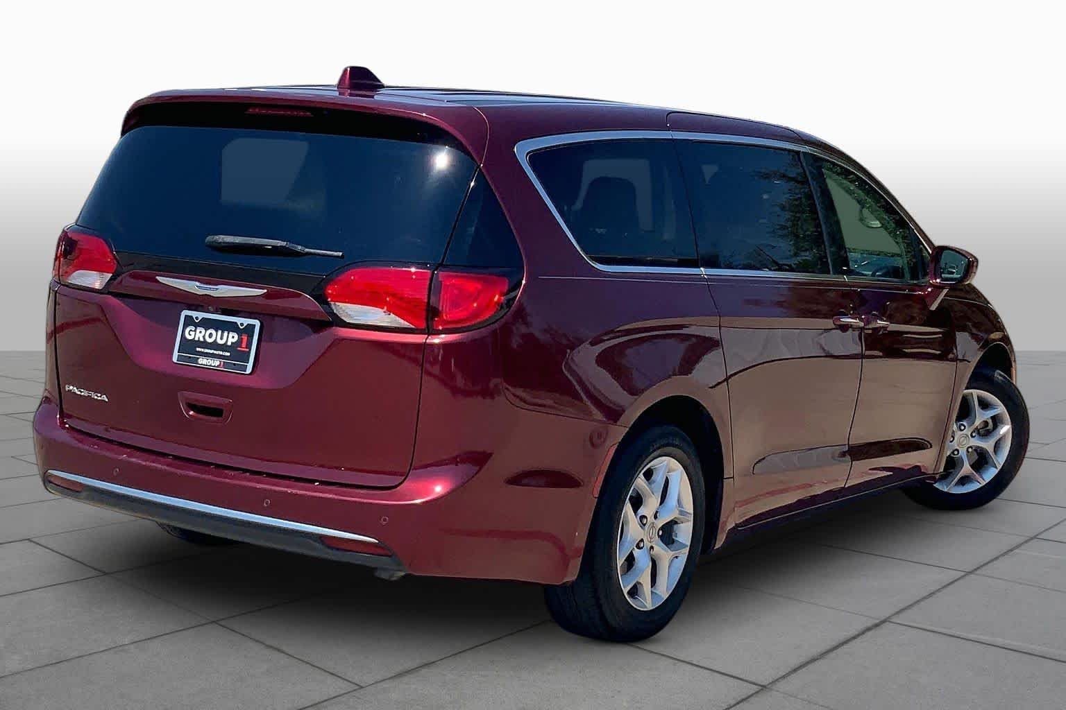Used 2018 Velvet Red Pearl Coat Chrysler Touring Plus image 12
