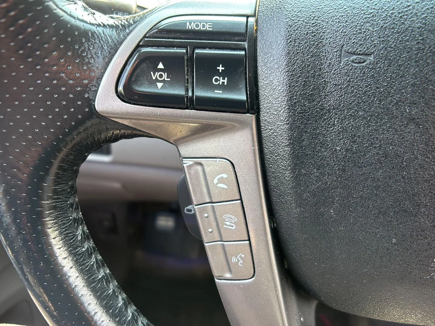 Used 2016 Crystal Black Pearl Honda Touring image 28