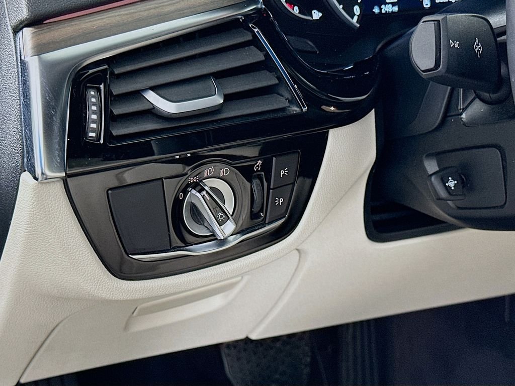 Used 2019 Bluestone Metallic BMW 530i image 10