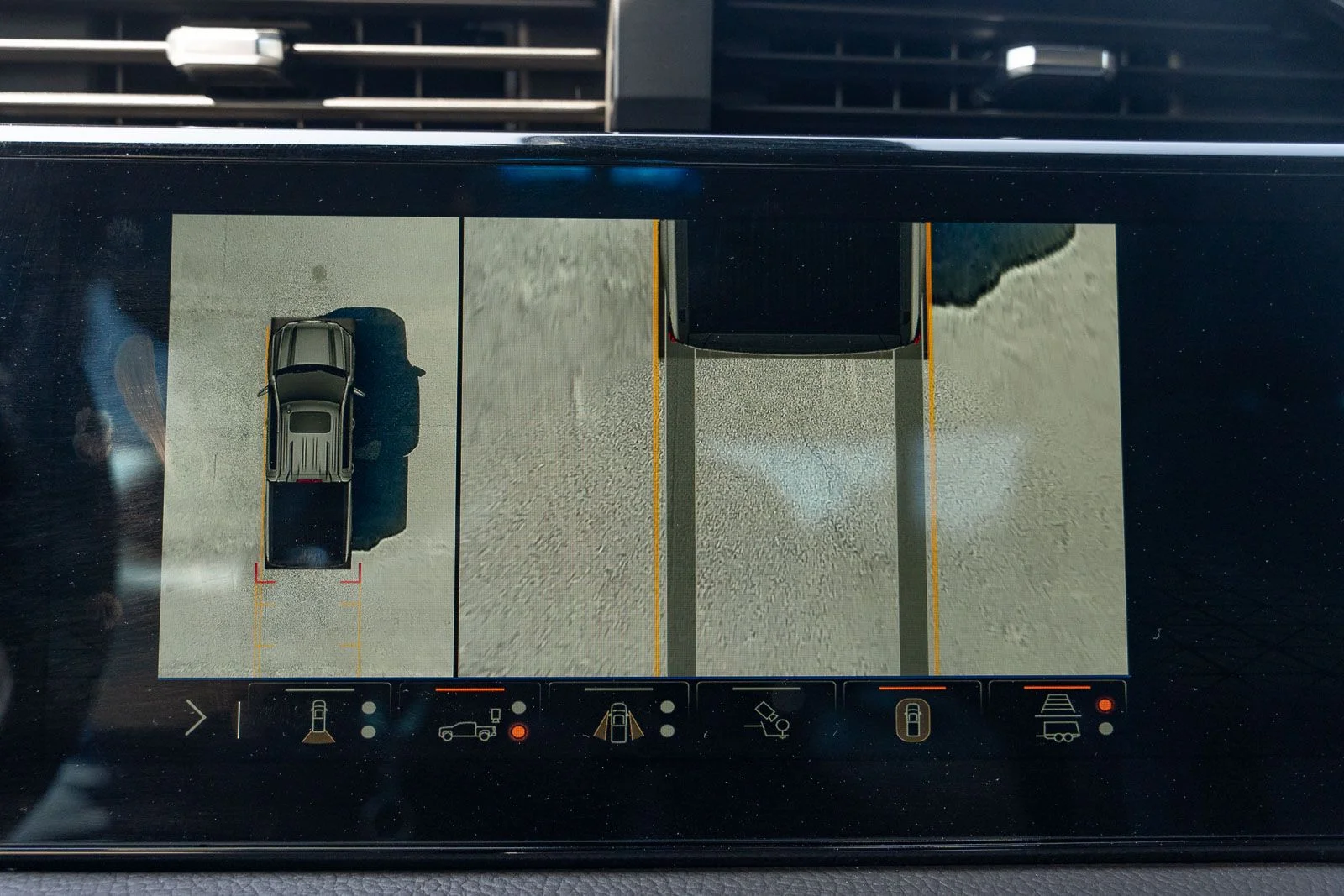 Used 2024 White GMC Denali image 34