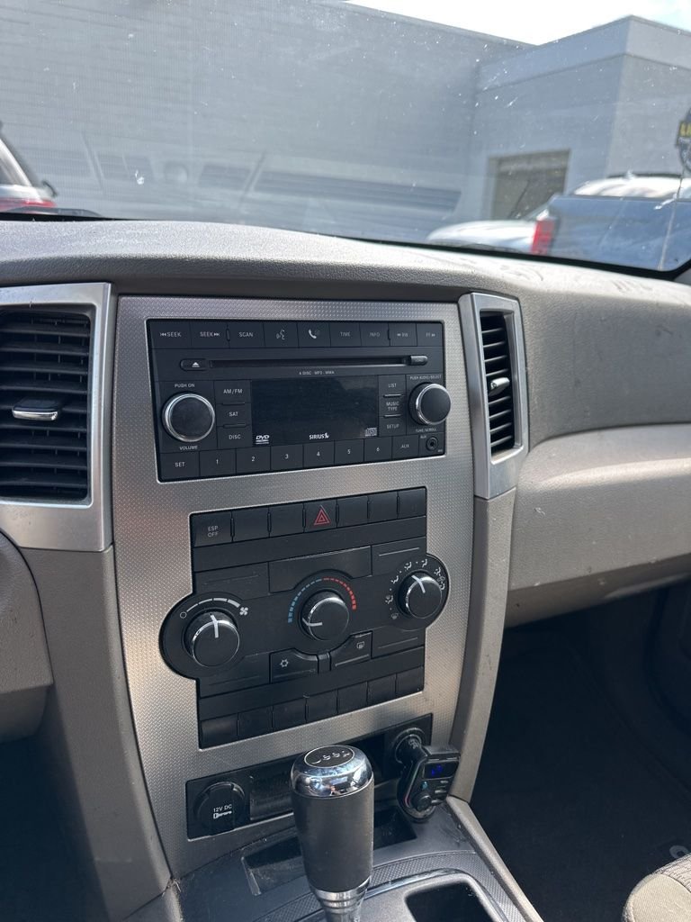 Used 2009 Stone White Jeep Laredo image 12