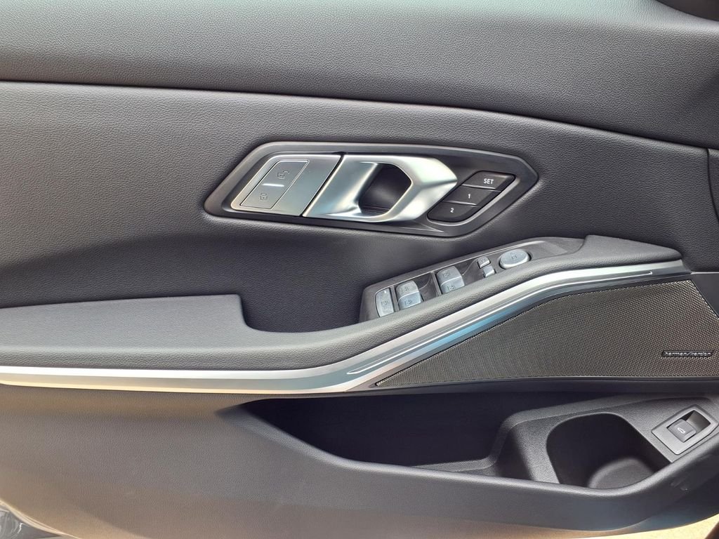New 2026 Dravit Grey Metallic BMW 330i xDrive image 10