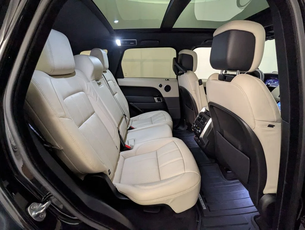 Used 2022 Black Land Rover HSE Silver Edition image 33