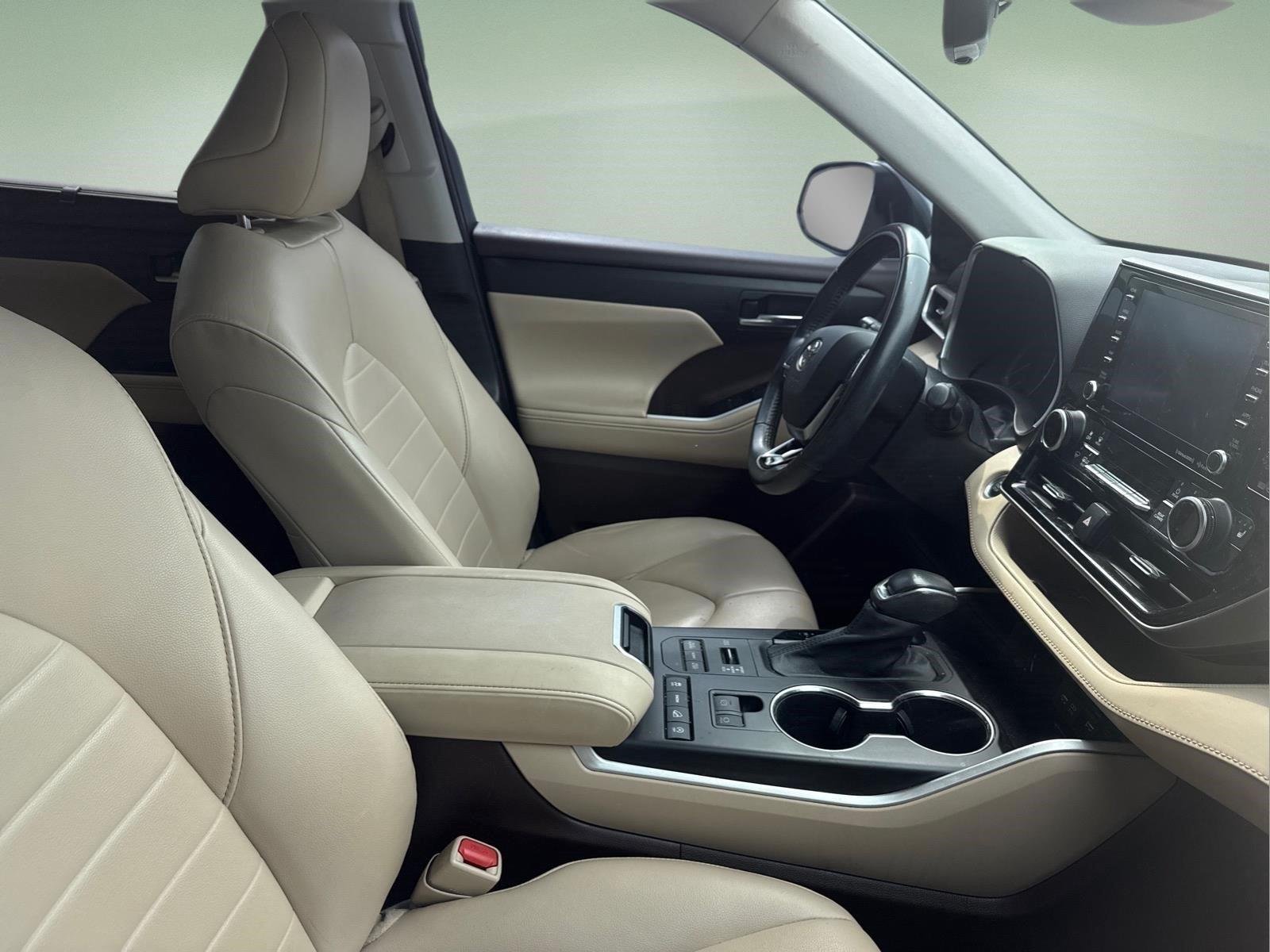 Used 2021 Magnetic Gray Metallic Toyota XLE image 19