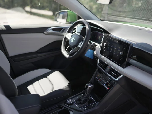 2025 Volkswagen Taos SEL - Photo 16
