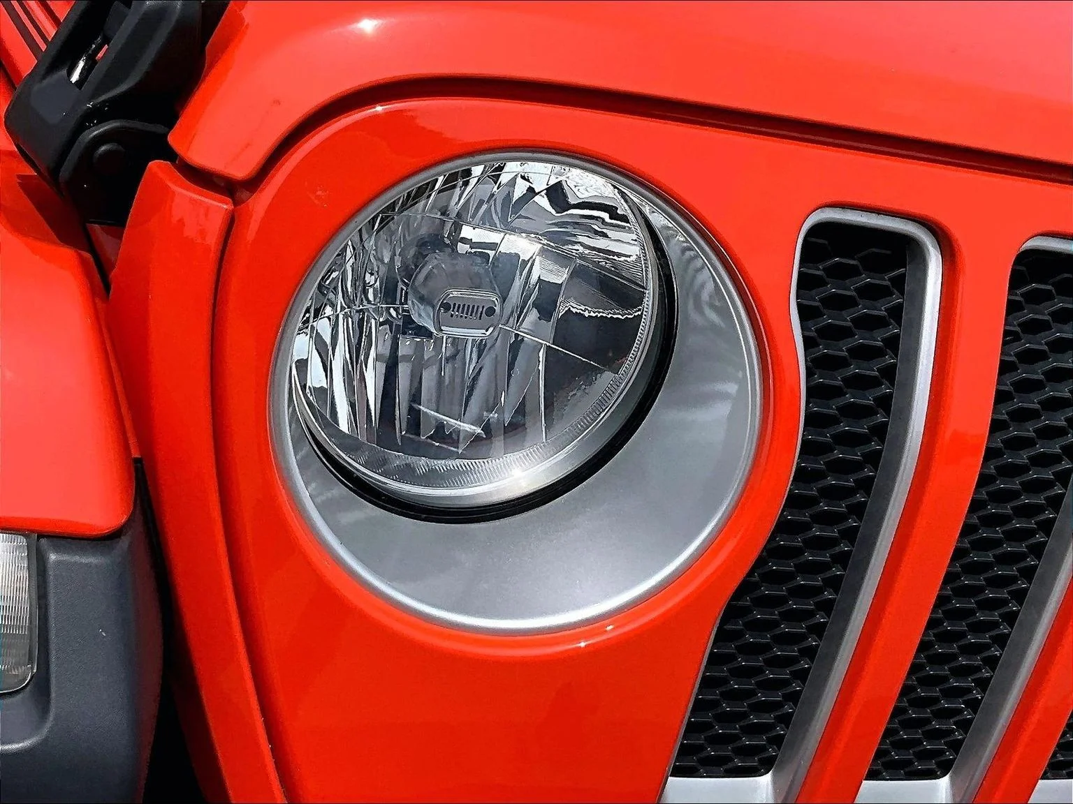 Used 2018 Orange Jeep Unlimited Sahara image 30
