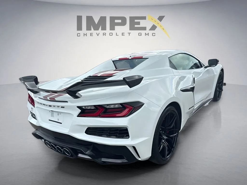 Used 2024 Arctic White Chevrolet 3LZ image 7