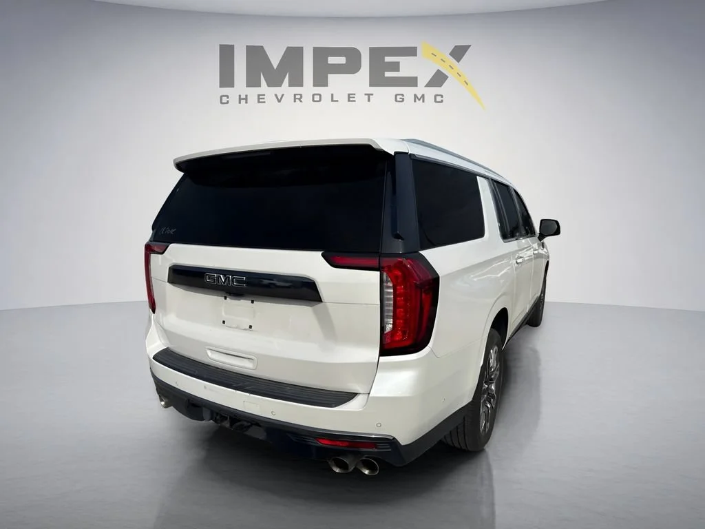 Used 2023 White Frost Tricoat GMC Denali Ultimate image 5