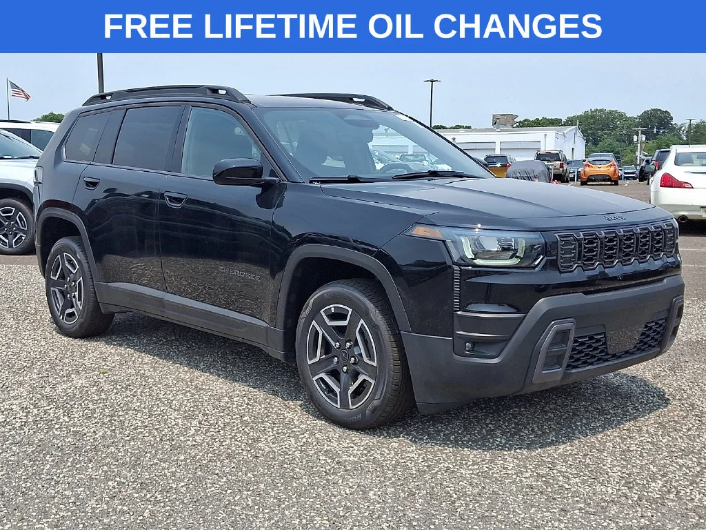 New 2026 Diamond Black Crystal Pearl-Coat Exterior Paint Jeep Laredo image 1