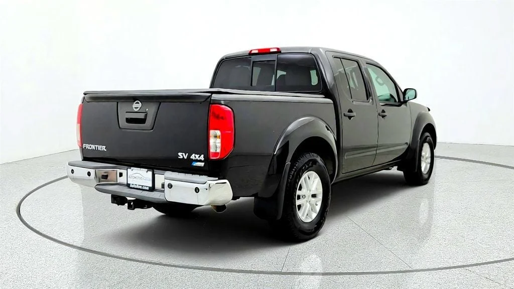 Used 2017 Magnetic Black Nissan 2017.5 Crew Cab 4x4 SV V6 Automatic w/ Value Truck Pkg image 5