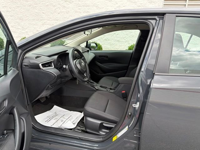 Used 2025  Toyota LE image 27