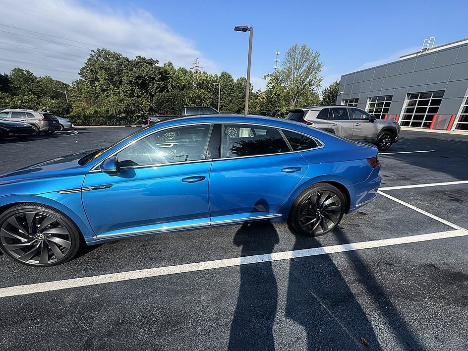 Used 2023 Blue Metallic Volkswagen SEL R-Line image 5