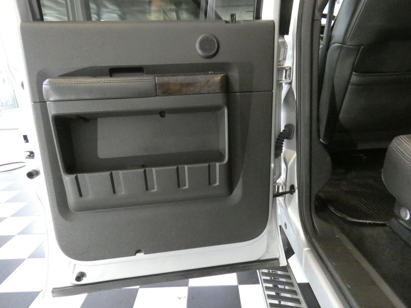 Used 2013 INGOT SILVER META Ford Crew Cab Platinum SRW image 27
