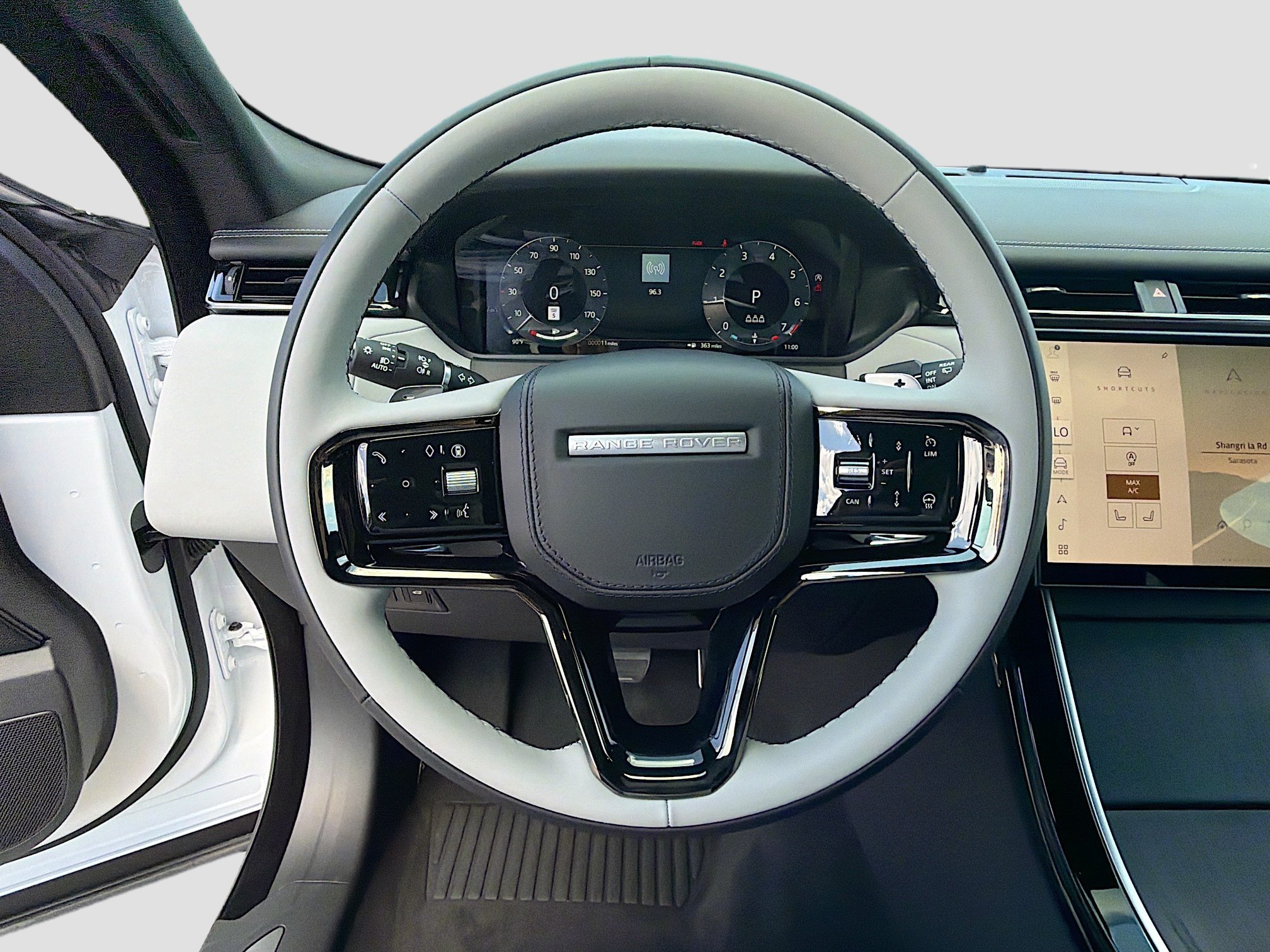 New 2026 Ostuni Pearl White Land Rover Belgravia Edition image 39