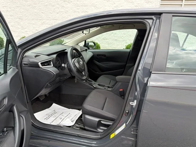 Used 2025  Toyota LE image 27