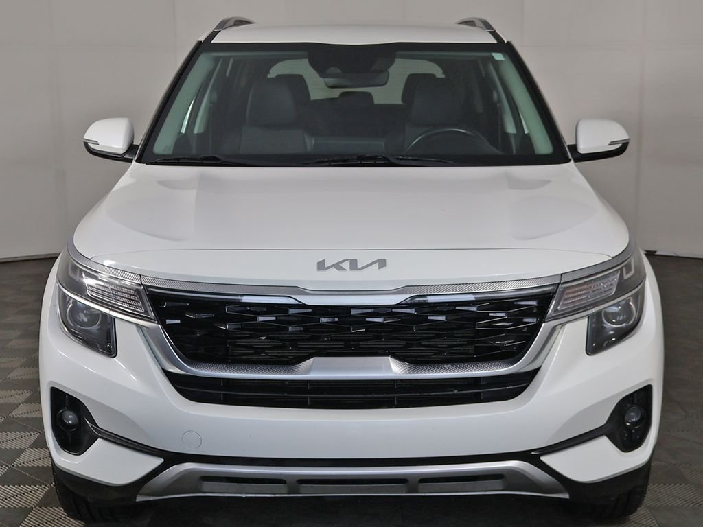 Used 2022 White Kia S image 10