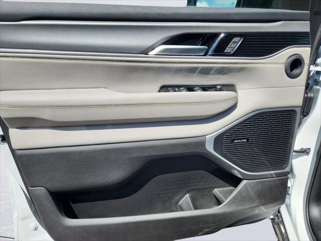 New 2026 Bright White Clearcoat Jeep Grand Wagoneer image 19