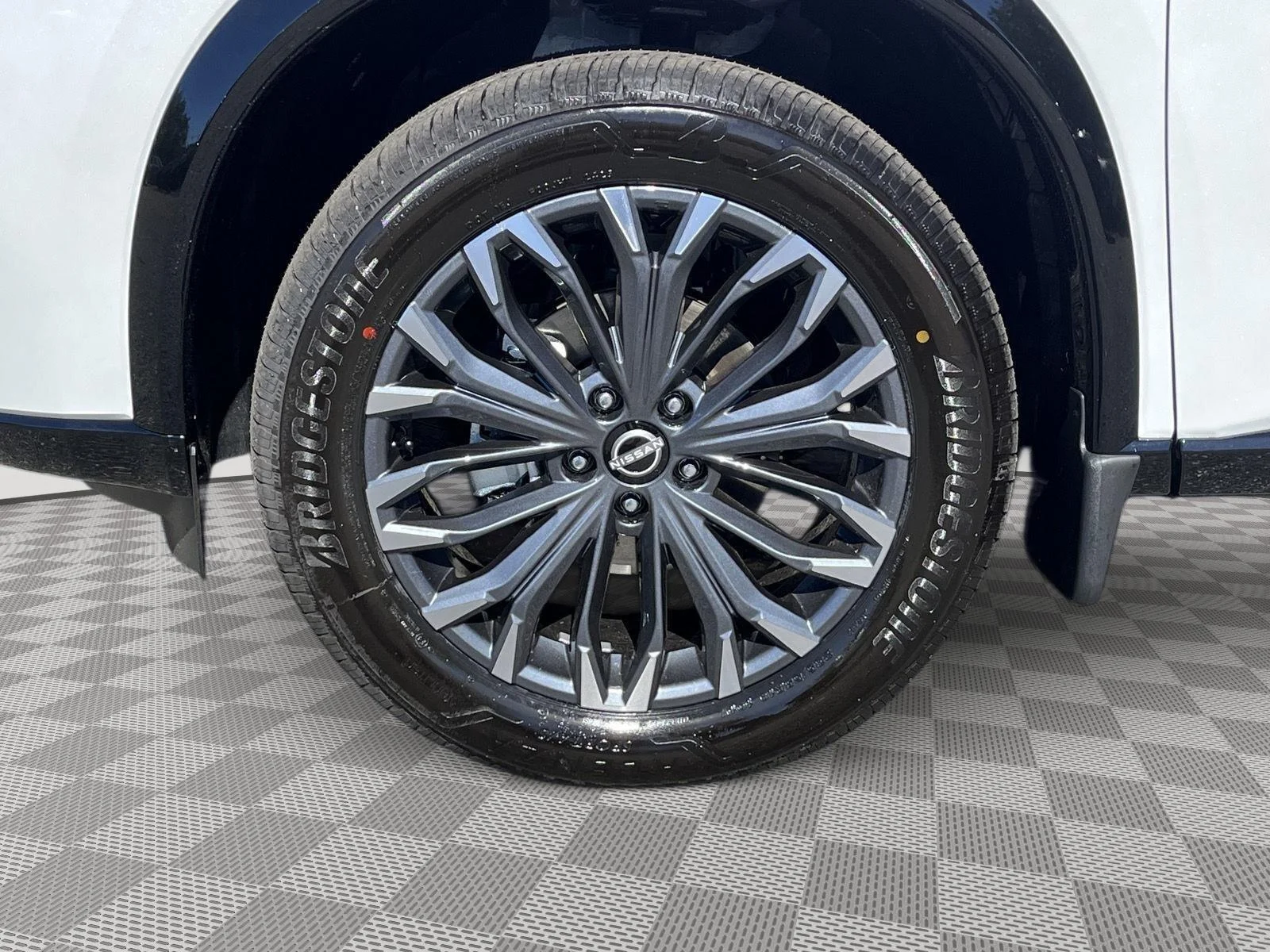 New 2026 Everest White Pearl TriCoat Nissan Platinum image 9