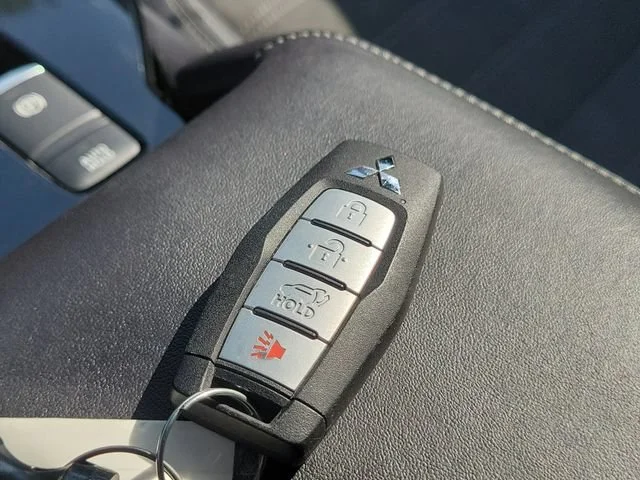 2025 Mitsubishi Outlander SE - Photo 38