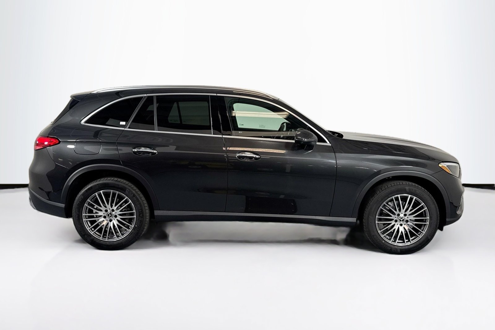 New 2026 Graphite Grey Metallic Mercedes-Benz GLC 300 image 4