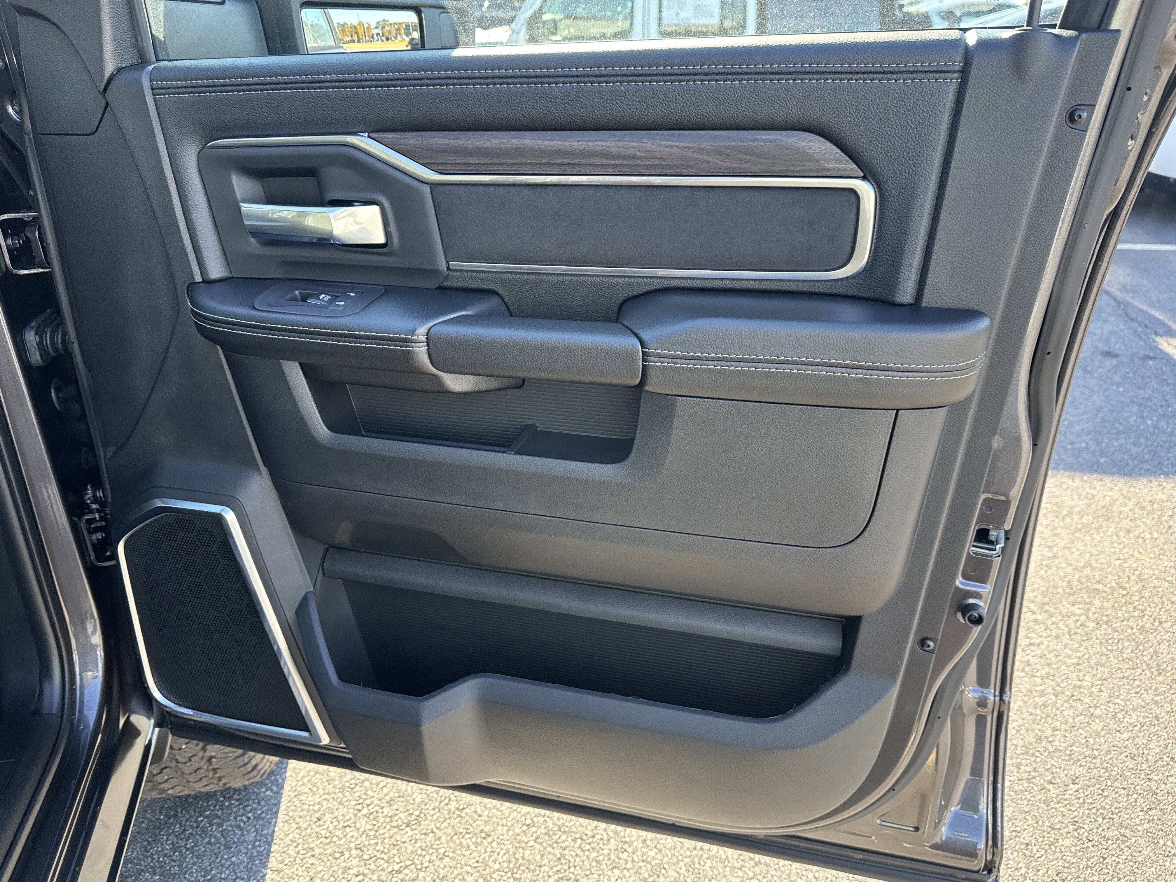 New 2026 Granite Crystal Metallic Clear-Coat Exterior Paint RAM Laramie image 19