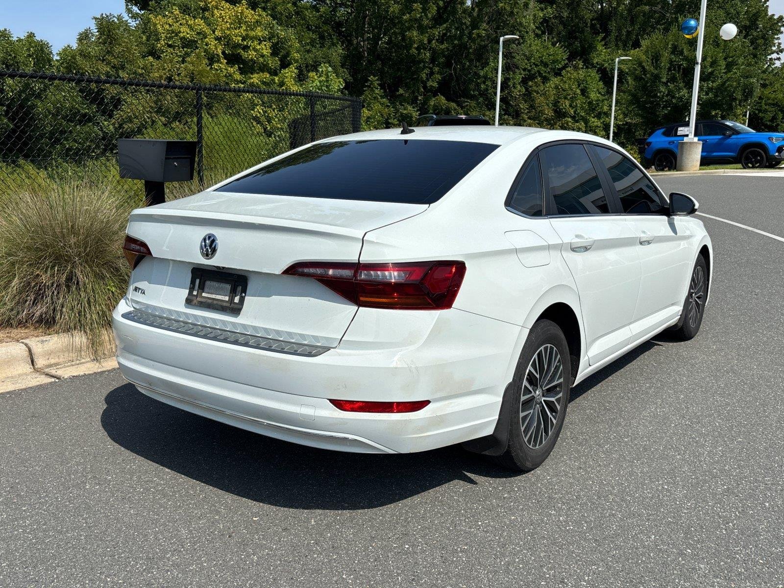 Used 2019 Pure White Volkswagen SE image 5