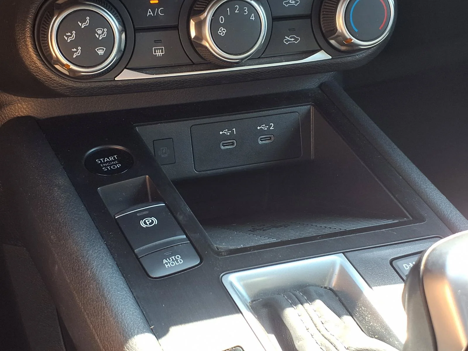 Used 2025 Super Black Nissan SV image 13