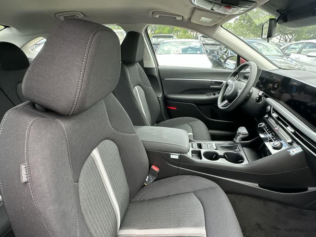 New 2026 Ultimate red Hyundai SE image 12
