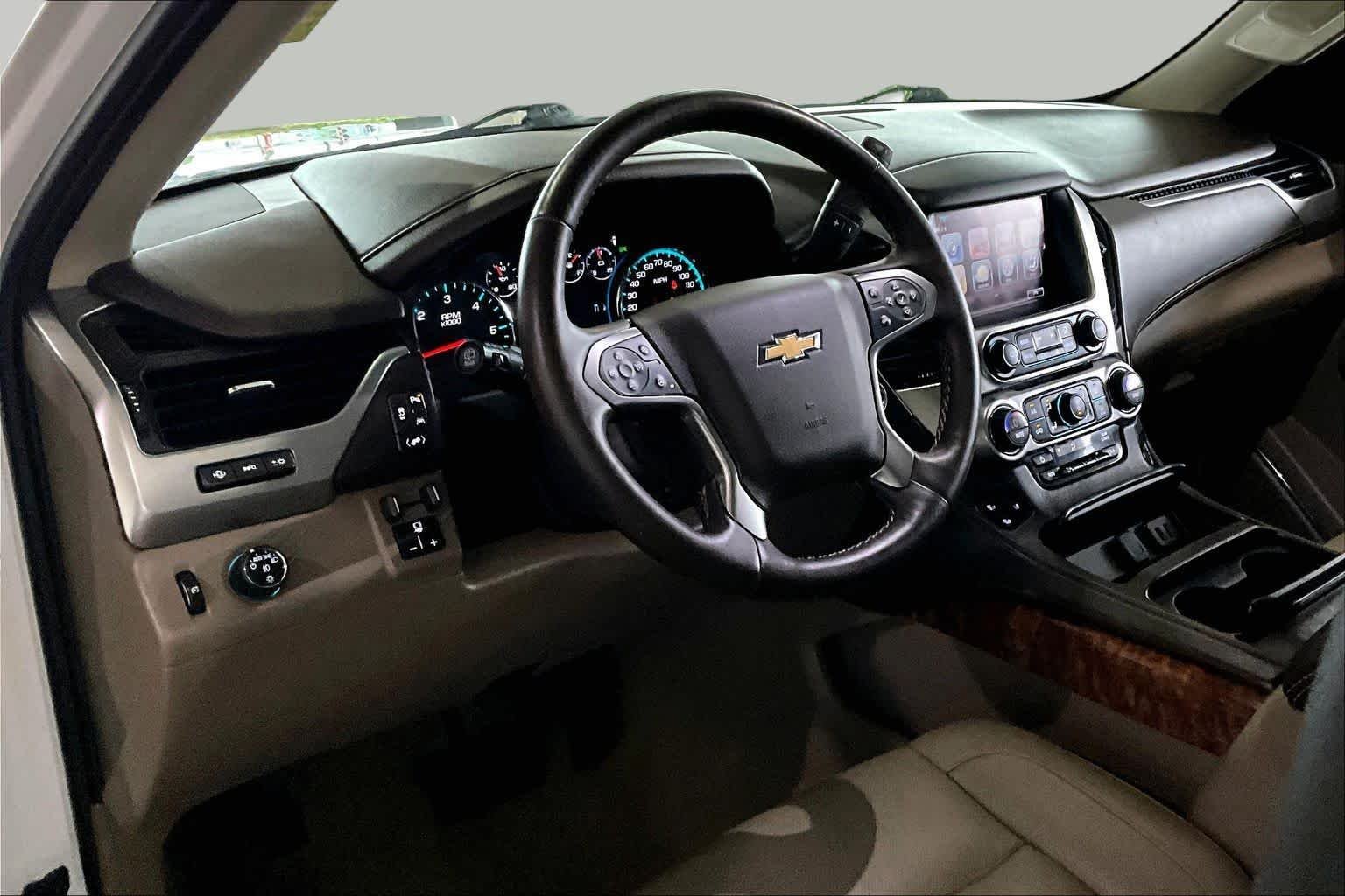 Used 2017 Iridescent Pearl Tricoat Chevrolet Premier image 18