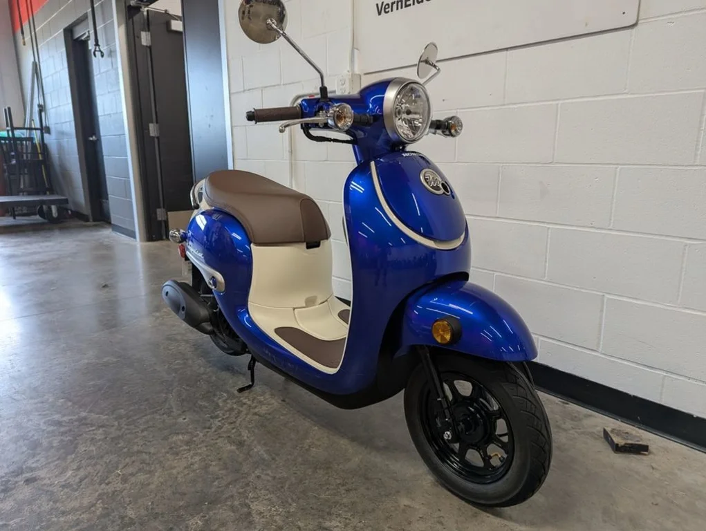 Used 2023 BLUE Honda  image 2