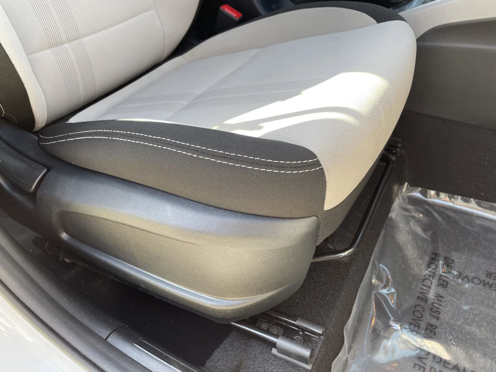 Used 2024 Lunar White Hyundai SEL image 2