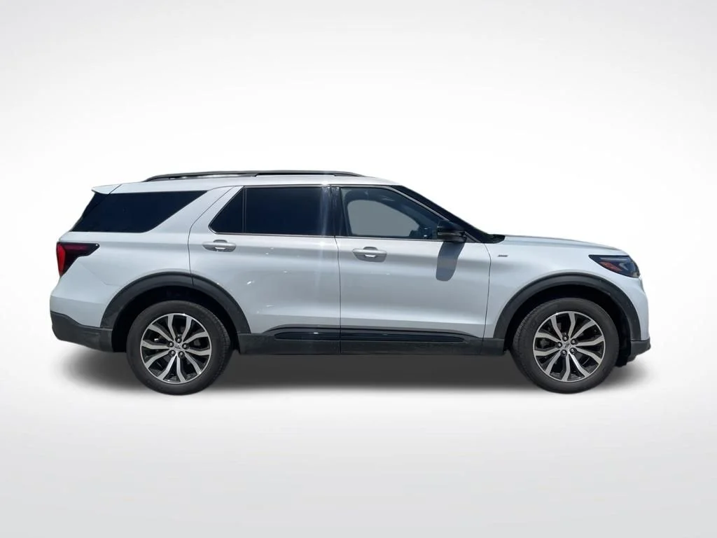 Used 2026 White Metallic Ford ST-Line image 4