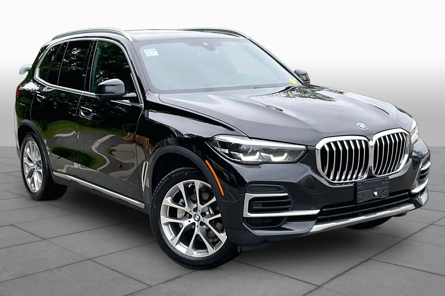 Used 2022 Black Sapphire Metallic BMW xDrive40i image 2