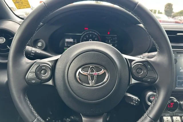 Used 2022  Toyota Base image 24