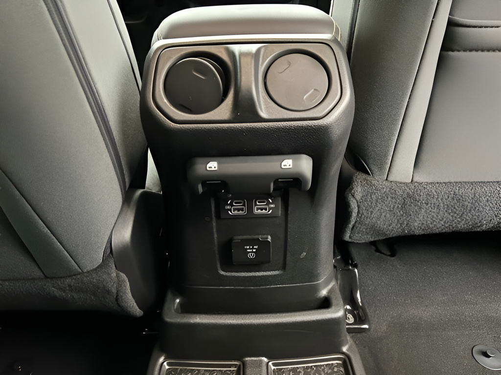 Used 2025 Crystal Metallic Jeep Sahara 4xe image 18