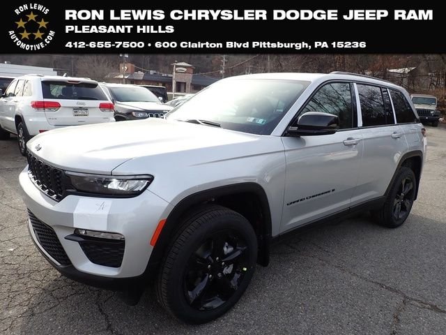 New 2025 Silver Zynith Exterior Paint Jeep Limited image 1