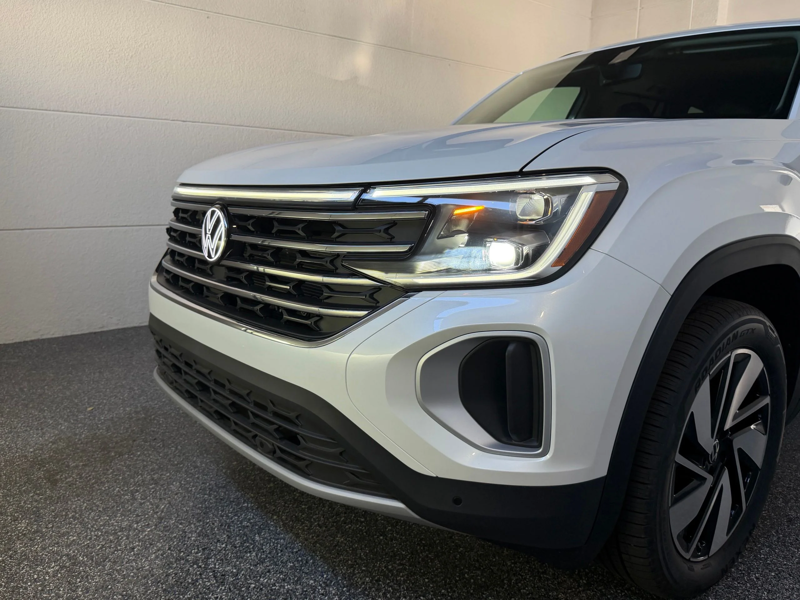 New 2026 White Volkswagen 2.0T SE w/Technology image 50