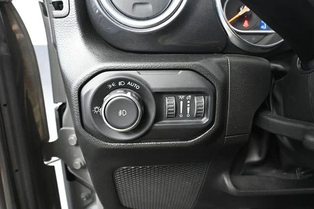 Certified Used 2022 Gray Jeep Unlimited Sahara Altitude image 37