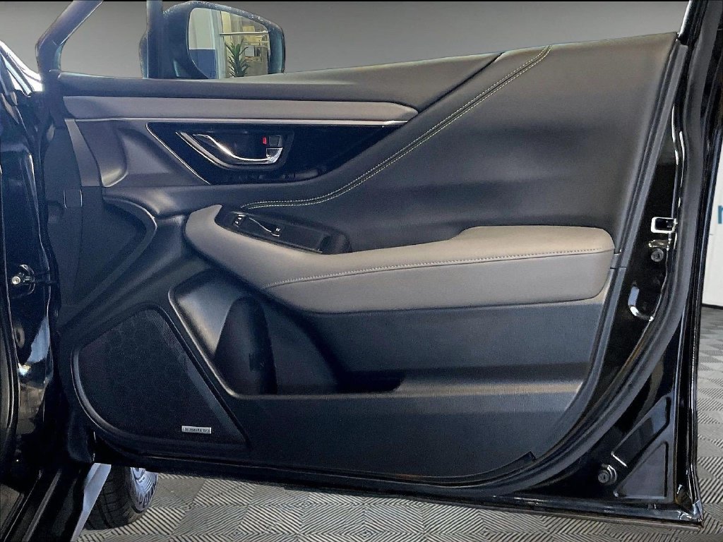 Used 2025 Black Subaru Onyx Edition image 12