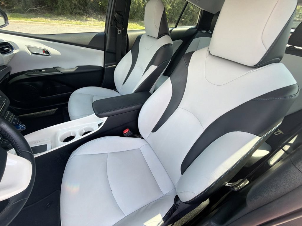 Used 2017  Toyota Two image 16