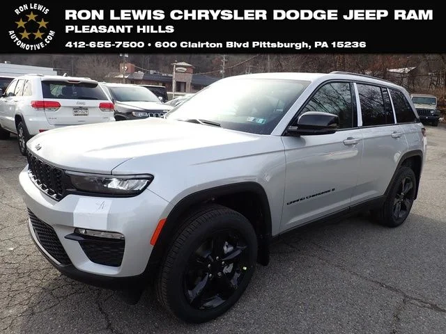 New 2025 Silver Jeep Limited image 1