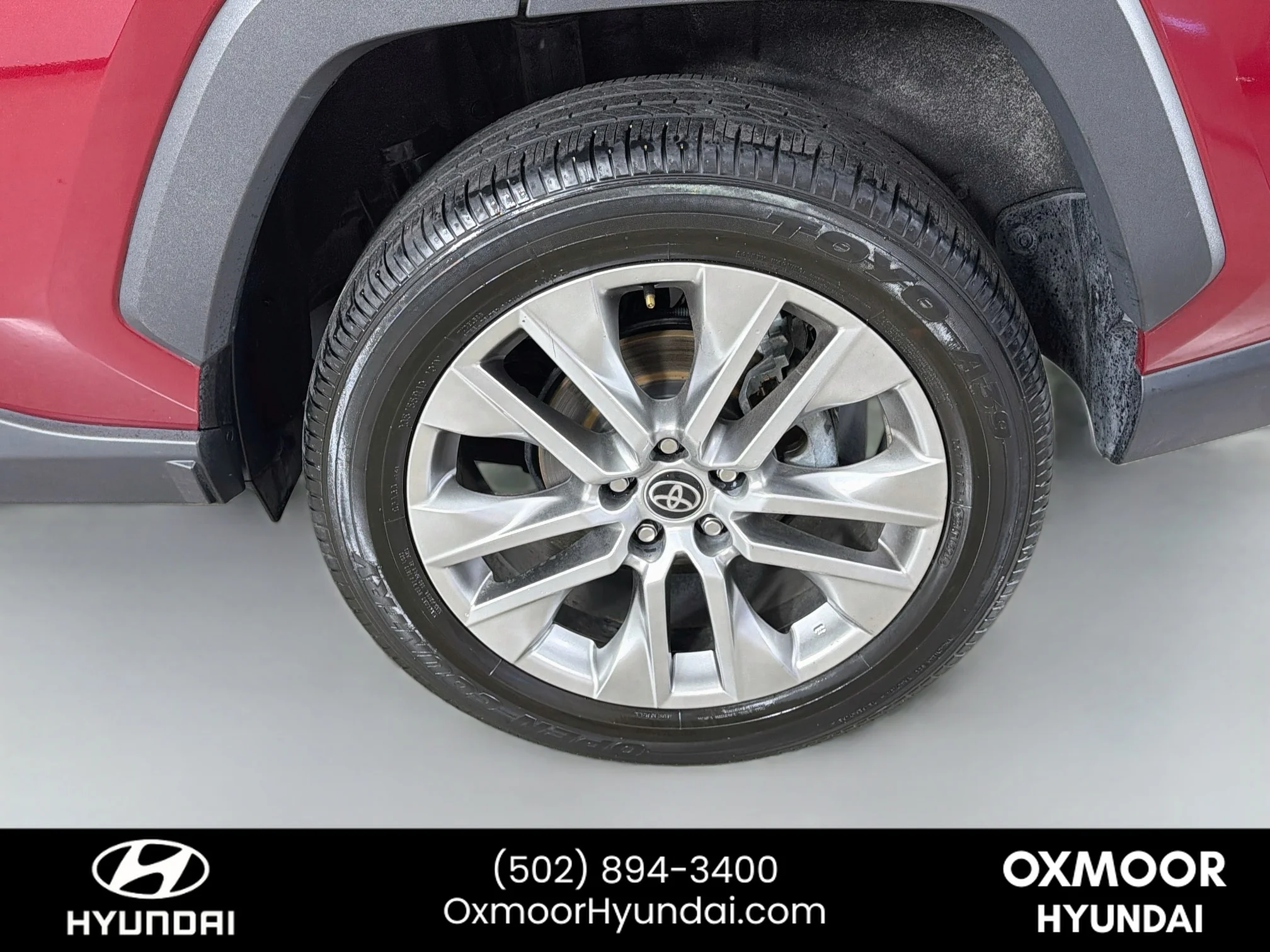 Used 2025 Ruby Flare Pearl Toyota XLE Premium image 32