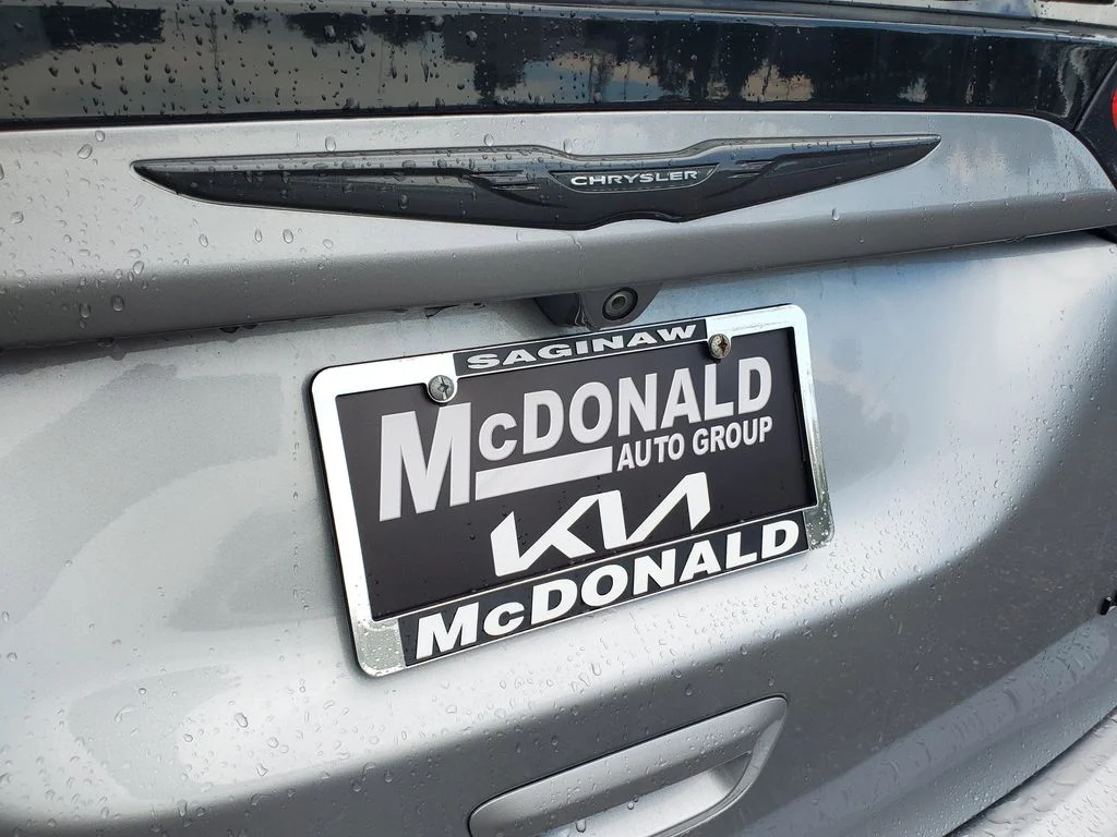 Used 2019 Silver Chrysler Limited image 41